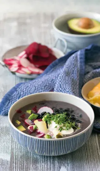 Polévka z černých fazolí