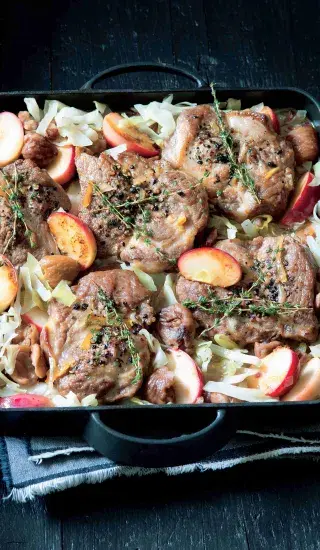 Pomalu pečená vepřová krkovice na zelí