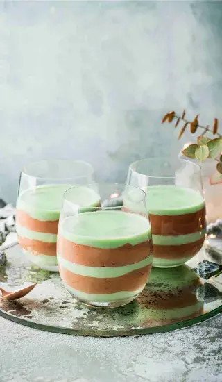 Pruhované skleničky s čokoládou a mátou