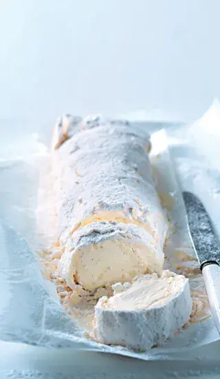 Pusinková roláda s vanilkovou šlehačkou