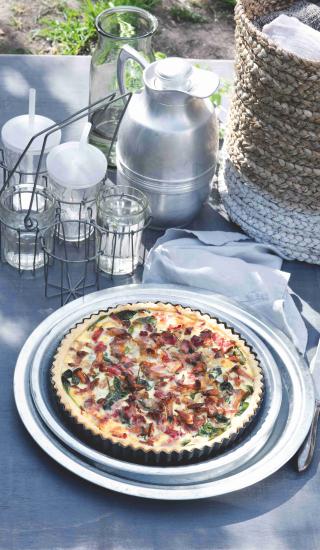 Quiche s liškami, schwarzwaldskou šunkou a šalotkami