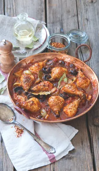 Paprikové kuře s houbami a rajčaty