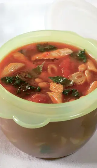 Rajčatová polévka s kuřetem