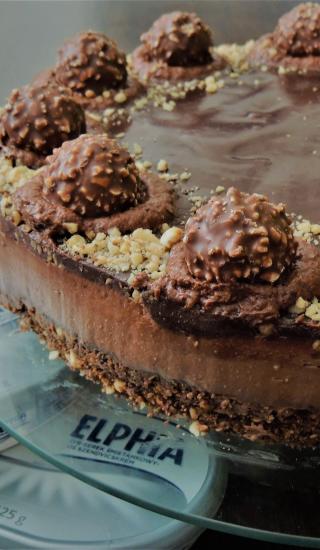 Čokoládový cheesecake s lískovými oříšky