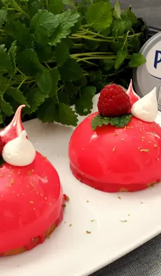 Limetkový cheesecake s malinami