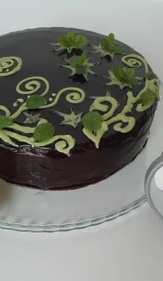 Čokoládovo-mátový cheesecake se zrcadlovou polevou