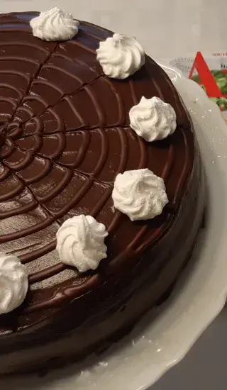 Bezlepkový dort s avokádovo-banánovým krémem