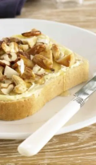 Chléb s medem a ořechny