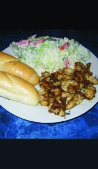 Kuřecí maso se zeleninovým salátem