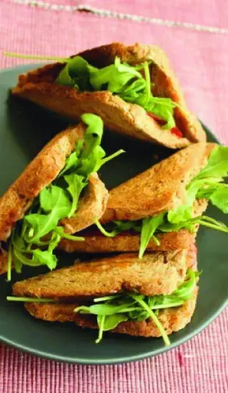 Tousty s chorizem a rukolou