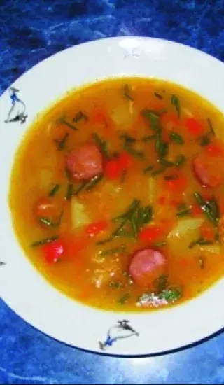 Vydatná polévka s klobáskou