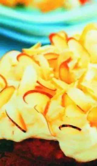 Orechovo-mrkvový koláč s ricottou