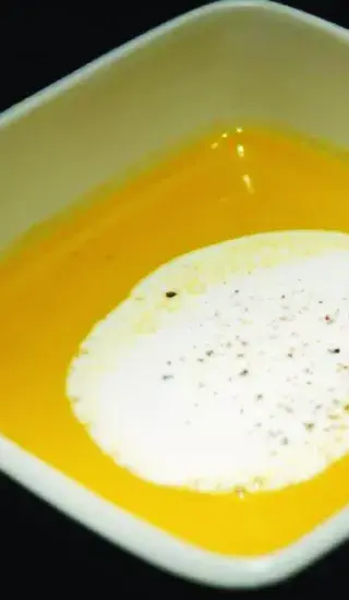 Krémová dýňová polévka s česnekem