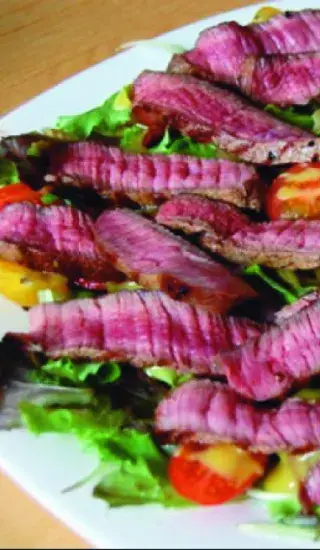  Kus hovädzieho (bravčového) v šalátovej postieľke