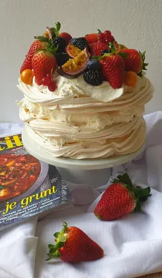 Pavlova cake