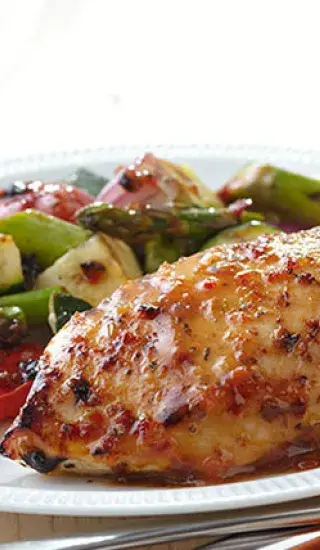 Grilovaný kuřecí steak se zeleninou