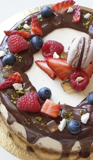 Slavnostní cheesecake s ovocem