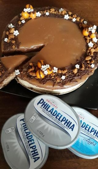 Banánovo-perníkový cheesecake s čokoládou a karamelem