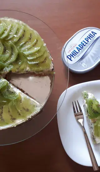 Gaštanový cheesecake s kiwi
