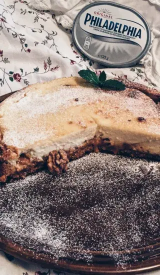 CHEESECAKE S KARAMELEM A OŘECHY