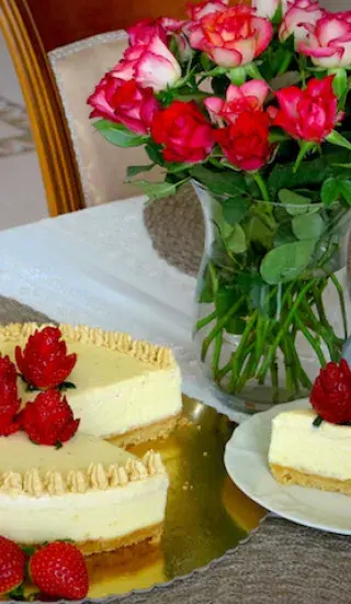 Vanilkový cheesecake s citrónovo-skořicovou polevou