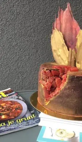 Čokoládovo-karamelový dort se slanými arašídy