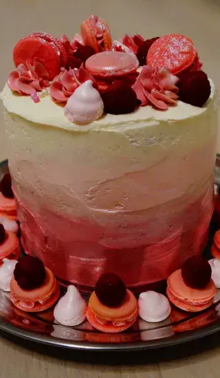 Malinový ombré dort