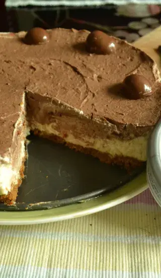 Vrstvený čokoládový cheesecake
