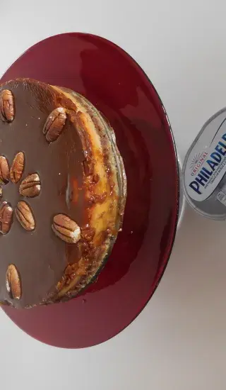 Vrstvený čokoládovo-karamelový cheescake