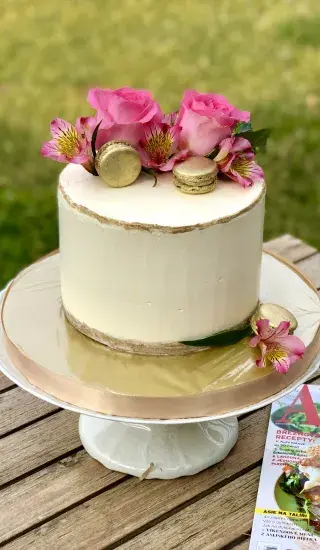 Hruškový dort s mascarpone a slaným karamelem