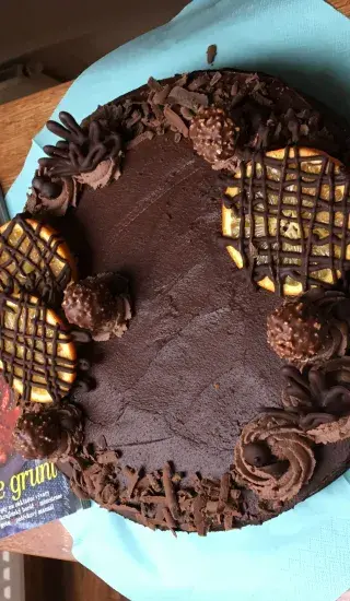 Čokoládový narozeninový dort s vůní pomeranče