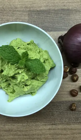 Avokádová pomazánka s lískovými oříšky