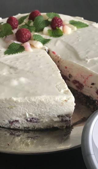 Nepečený cheesecake liči-maliny