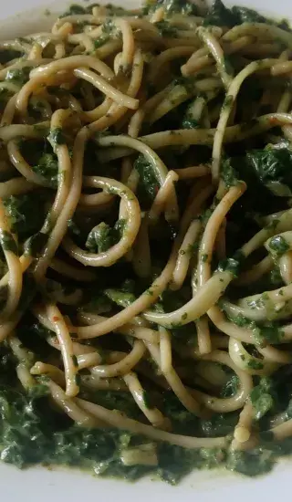 Těstoviny se špenátem a  modrým sýrem 