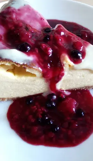 Malinový cheesecake s bílou čokoládou
