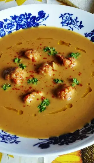 Polévka z pečeného květáku