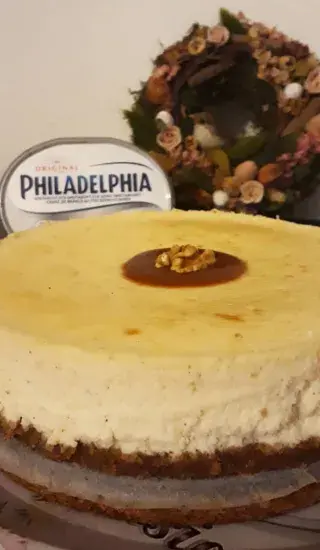 Cheesecake se skořicí a slaným karamelem