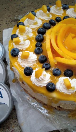 Nepečený mangovo-kokosový cheesecake