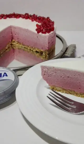 Ombre cheesecake s granátovým jablkom a cviklou