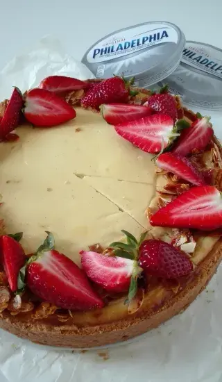 Jahodovo-mandlový cheesecake