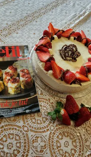 Šlehačkový dort s ovocem