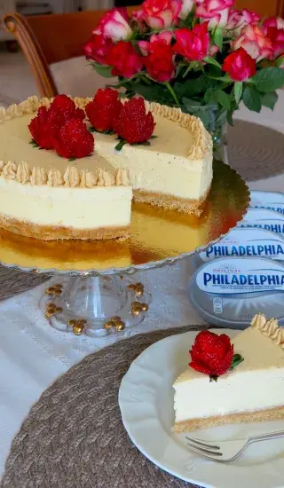 Vanilkový cheesecake s citrónovo-skořicovou polevou