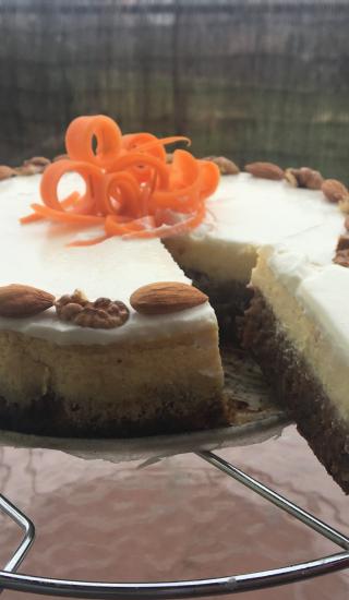 Mrkvový fit cheesecake