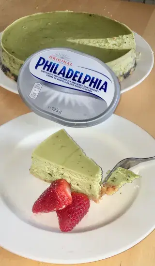 Matcha cheesecake s máslovými sušenkami