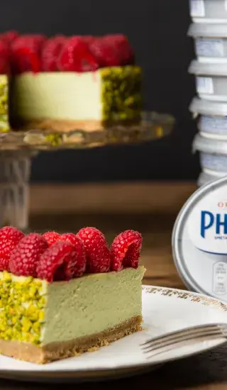 Pistáciový cheesecake s malinami