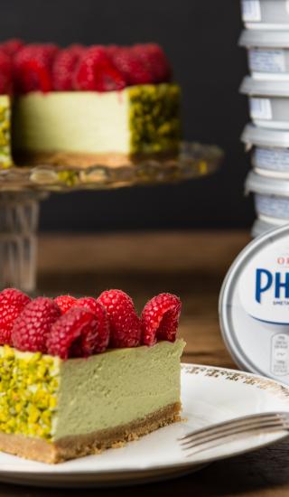 Pistáciový cheesecake s malinami