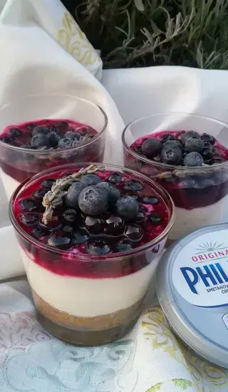 Levandulový cheesecake s borůvkami