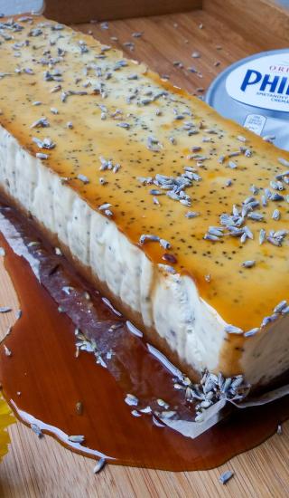 Makovo-citrónový cheesecake s levandulí