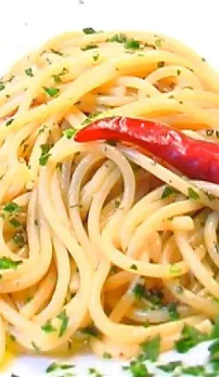 Špagety aglio olio peperonico