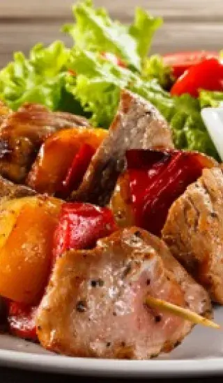 Špíz s kukuřicí a barevnou paprikou